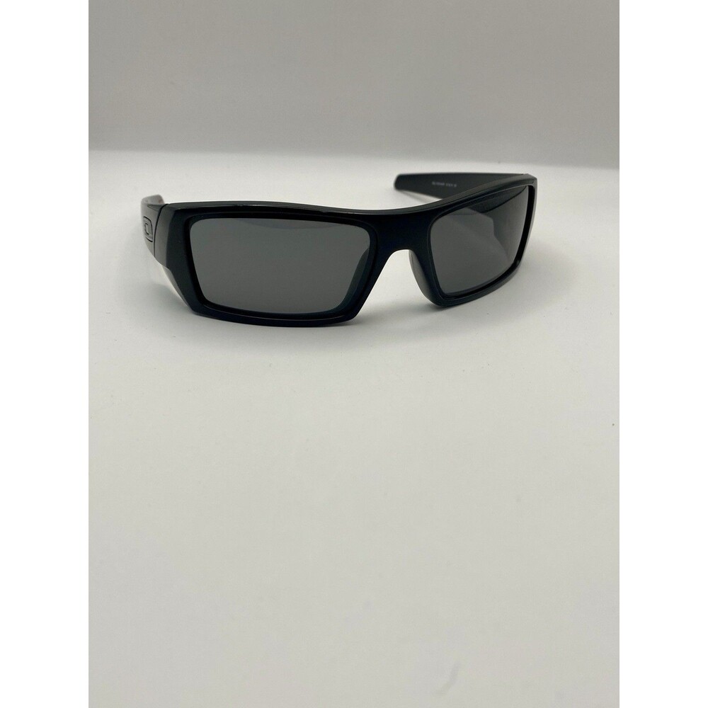 Oakley sunglasses Gascan Matte Black frame Prizm Gray Polarized Lens OO9096